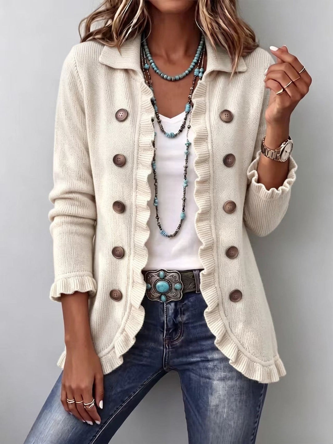 Elfenbeinfarbene Strickjacke mit Volants – Produktbild