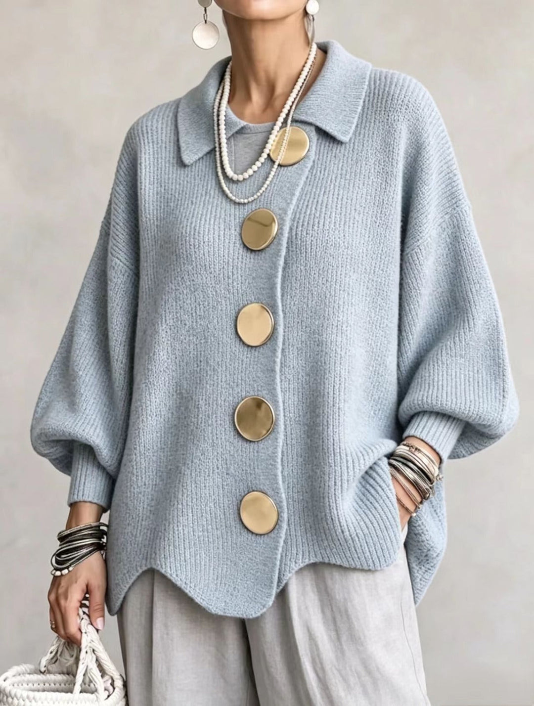Oversize Strickjacke Mit Kragen Und Grossen Metallknöpfen
