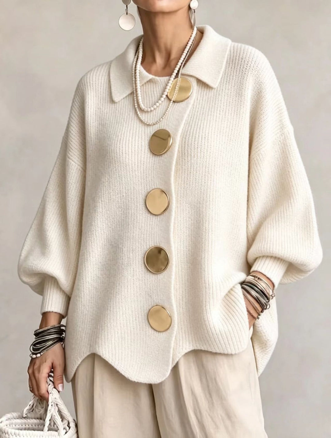 Oversize Strickjacke Mit Kragen Und Grossen Metallknöpfen