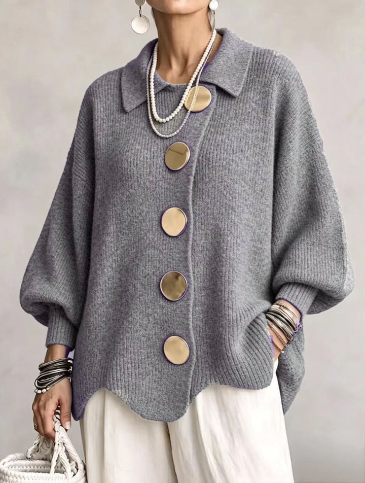 Oversize Strickjacke Mit Kragen Und Grossen Metallknöpfen