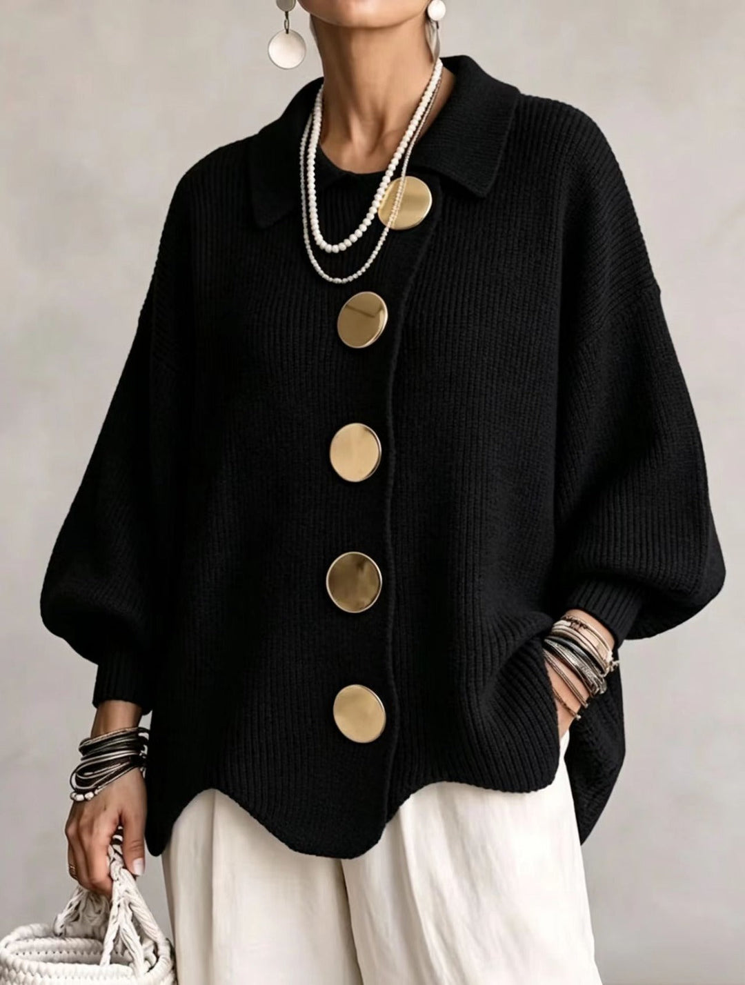 Oversize Strickjacke Mit Kragen Und Grossen Metallknöpfen